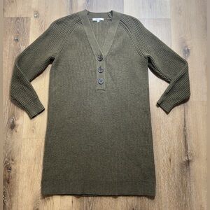 Madewell Woman’s V-Neck Sweater in Deep Olive 🫒 🍁🥮🍂